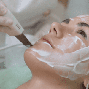 كورسات تنظيف البشرة Diploma in Skin and Hair Care