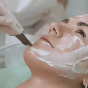 ما هي أفضل كورسات تنظيف البشرة اون لاين 2026؟