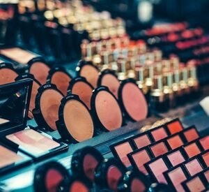 تصنيع المكياج | كورسات Cosmetics
