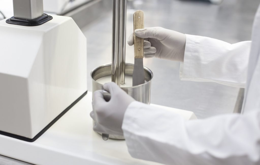 التركيبات الصيدلانية التجميلية